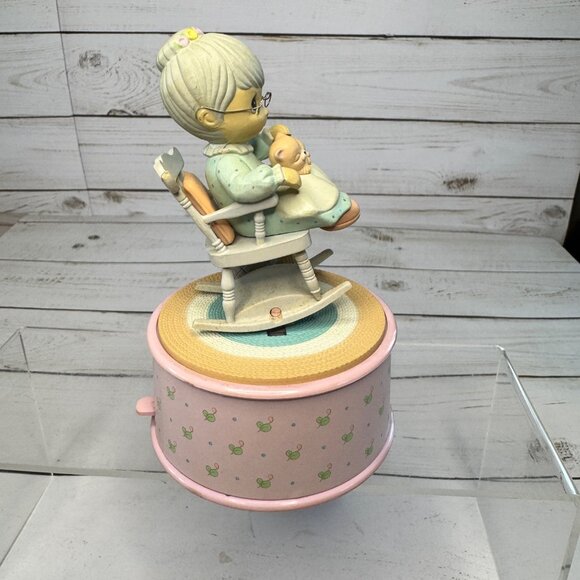 Precious Moments "The Purr-Fect Grandma" Musical Figurine By Enesco - Picture 5 of 10